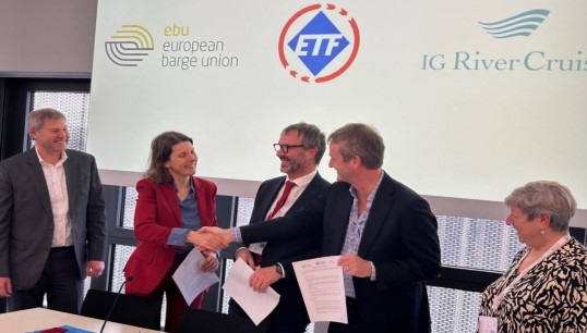 From Left to right: Daniel Buchmüller, board member IG RiverCruise , Maira van Helvoirt, representative of EBU; Jacques Kerkhof, President ETF Inland Waterways Section; Arno Reitsma, President IG RiverCruise; Myriam Chaffart, team Inland Waterways Section ETF. Bild : EBU. Foto: EBU Image:From Left to right: Daniel Buchmüller, board member IG RiverCruise , Maira van Helvoirt, representative of EBU; Jacques Kerkhof, President ETF Inland Waterways Section; Arno Reitsma, President IG RiverCruise; Myriam Chaffart, team Inland Waterways Section ETF. Bild : EBU. Foto: EBU